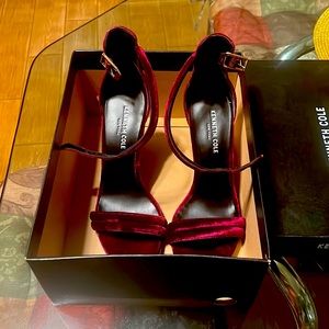 Kenneth Cole Brooke ankle strapped heeled sandal. Size 10. The color wine.